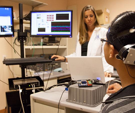 8 Powerful Brain-Computer Interface Advances: Hope & Risks